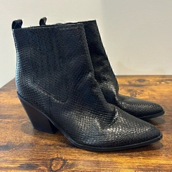 Nine West Wnlexa  BLACK Snakeskin Leather Booties size 8 women - Picture 1 of 9